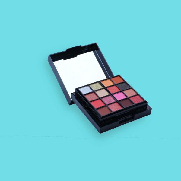 ME-ON Beauty Box Pro Makeup Kit with highlighter blusher and eyeshadow